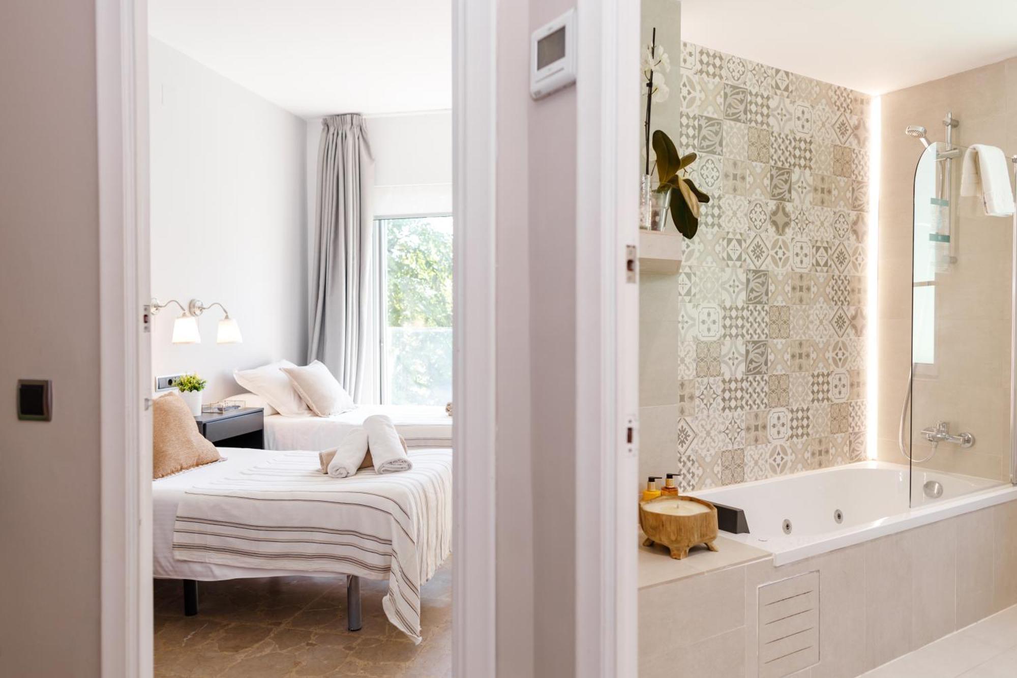 Luxurious La Paz: Beach, Port Aventura Golf * Salou