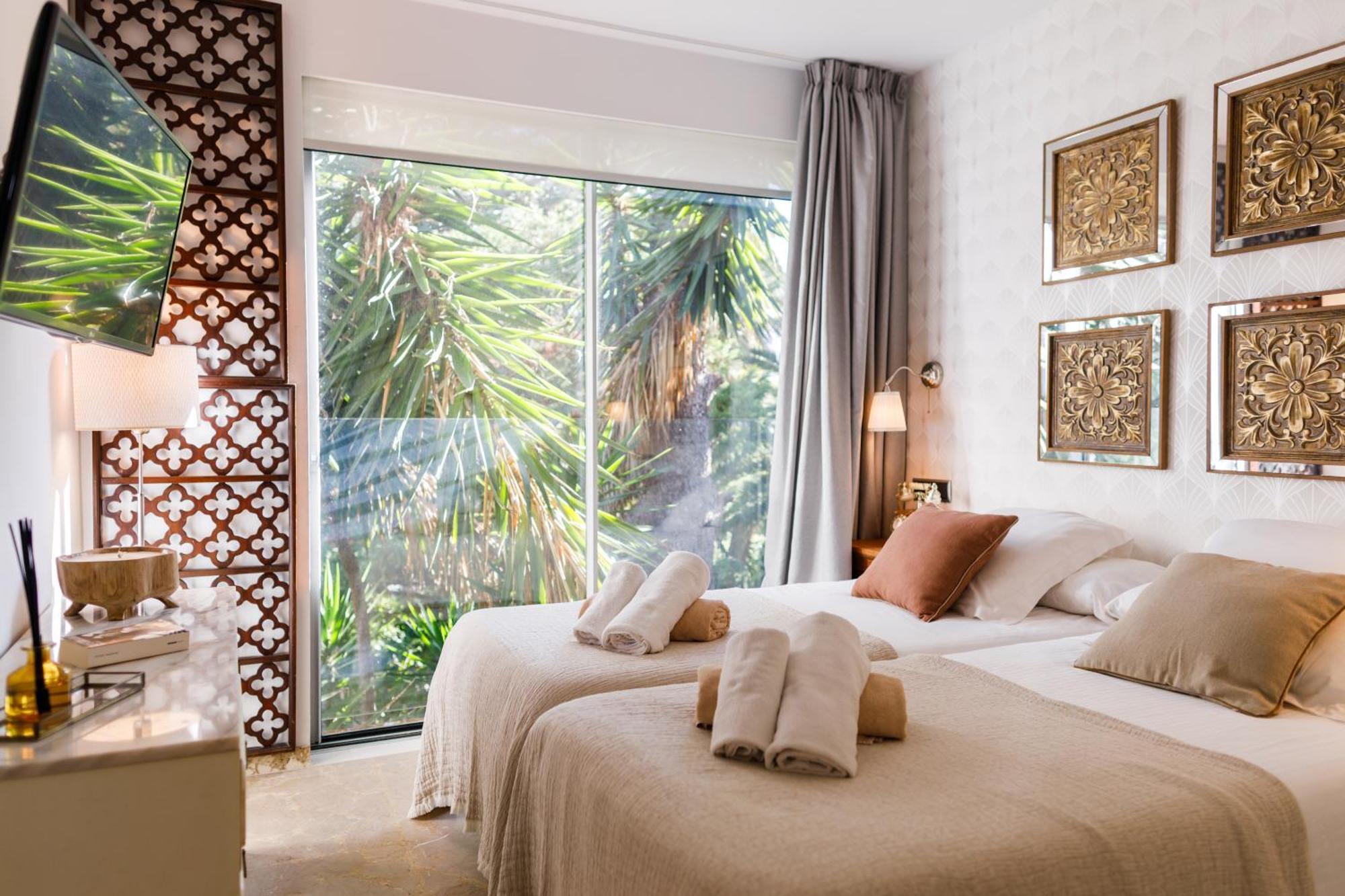 Luxurious La Paz: Beach, Port Aventura Golf Villa Salou