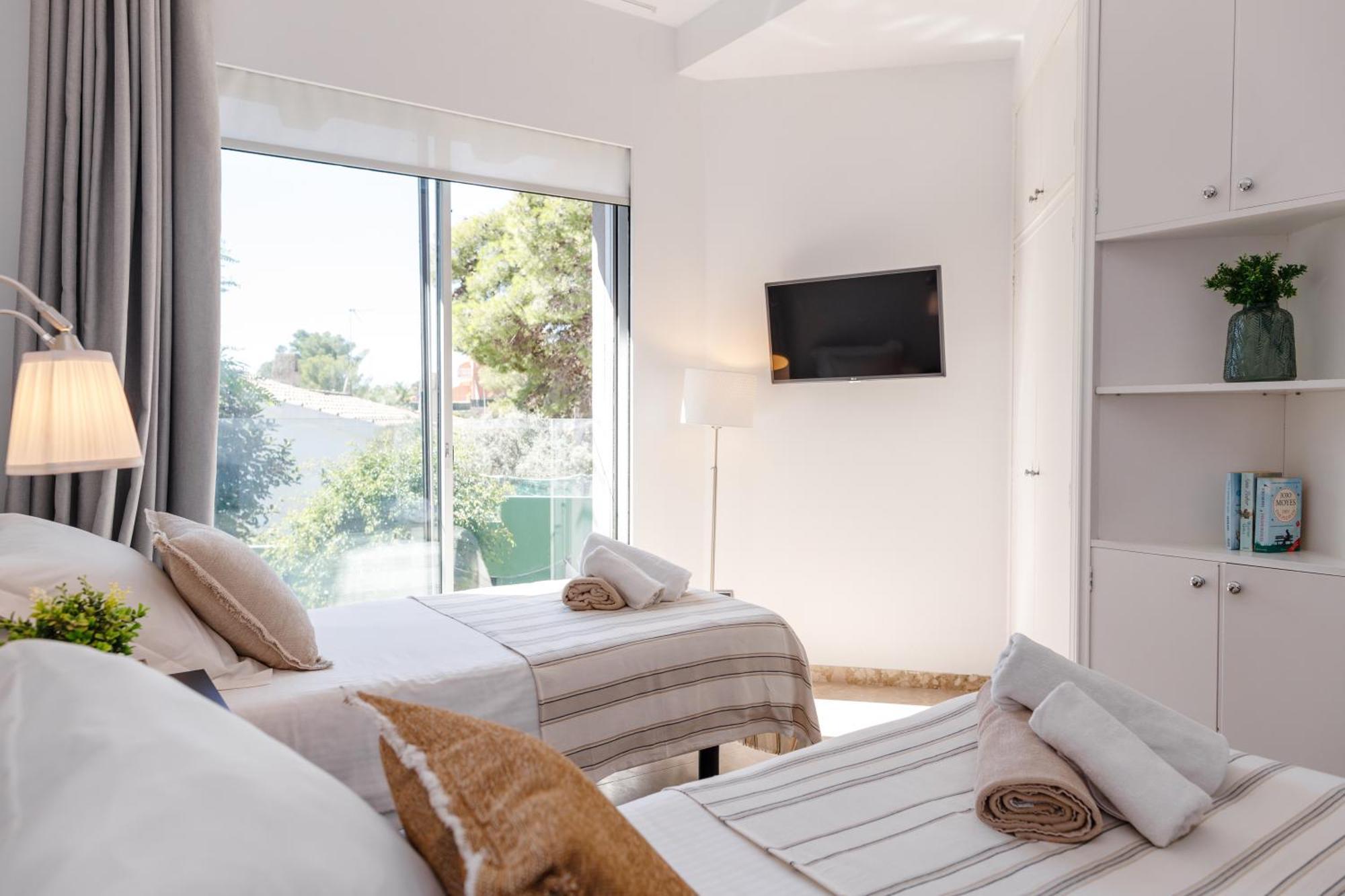 Luxurious La Paz: Beach, Port Aventura Golf