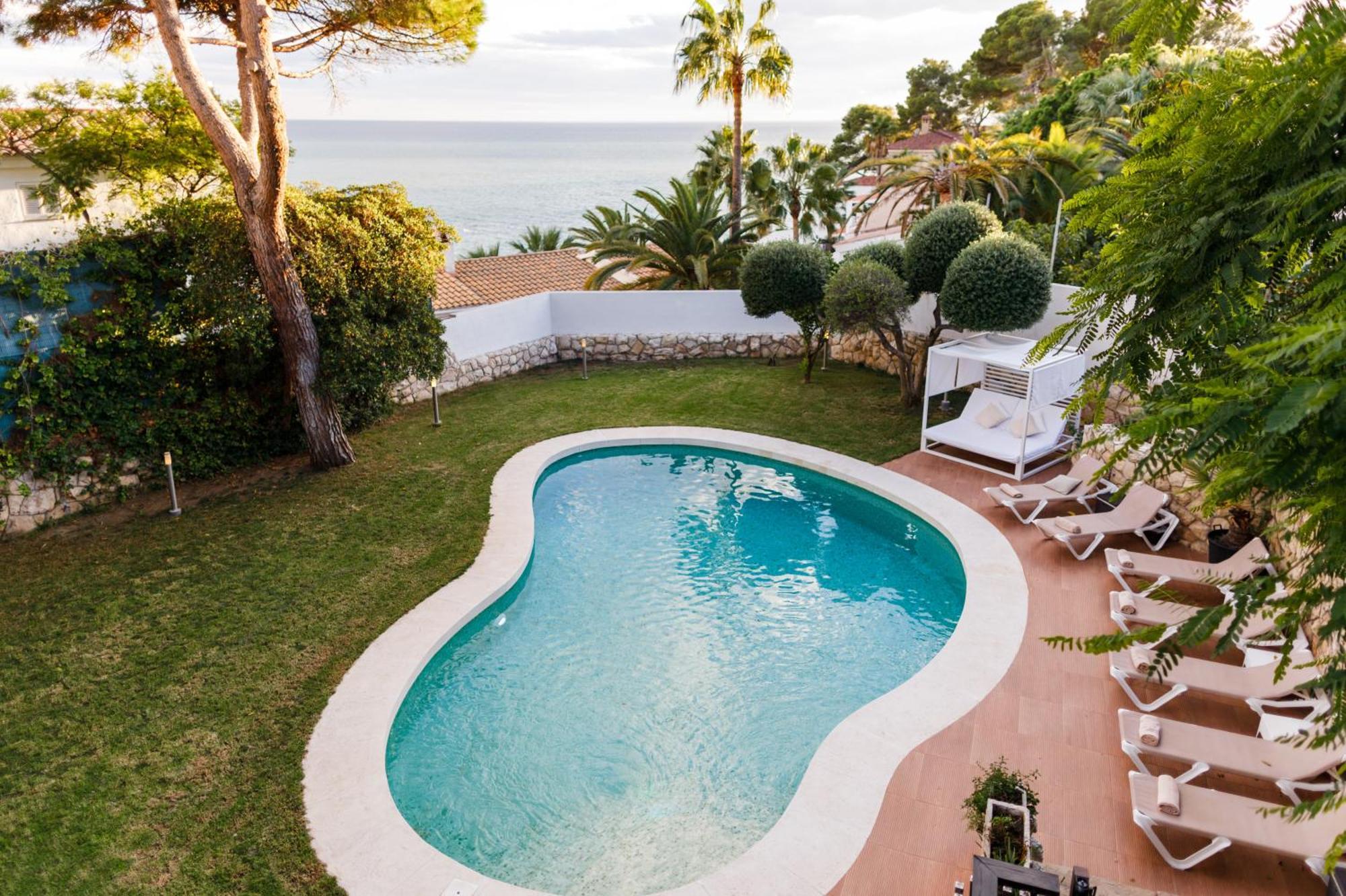 Luxurious La Paz: Beach, Port Aventura Golf Villa