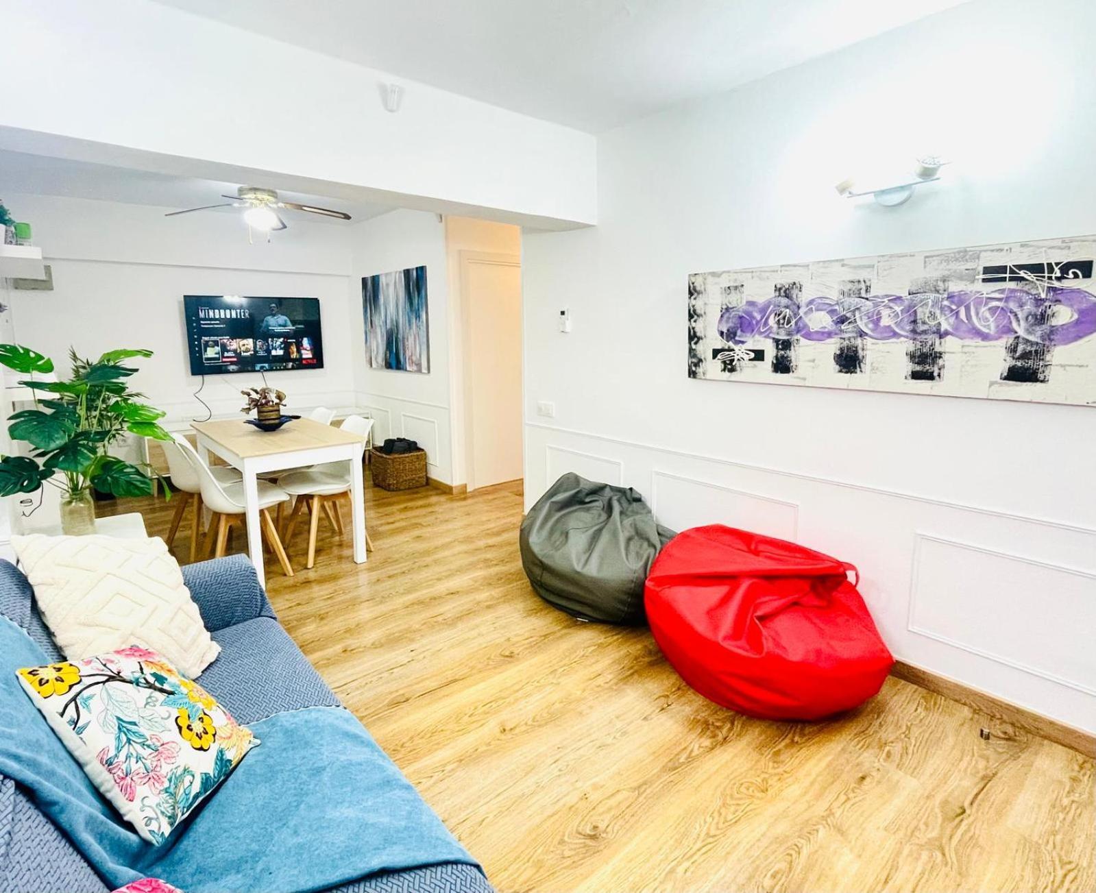 Aura In Renovated With Air Condition *