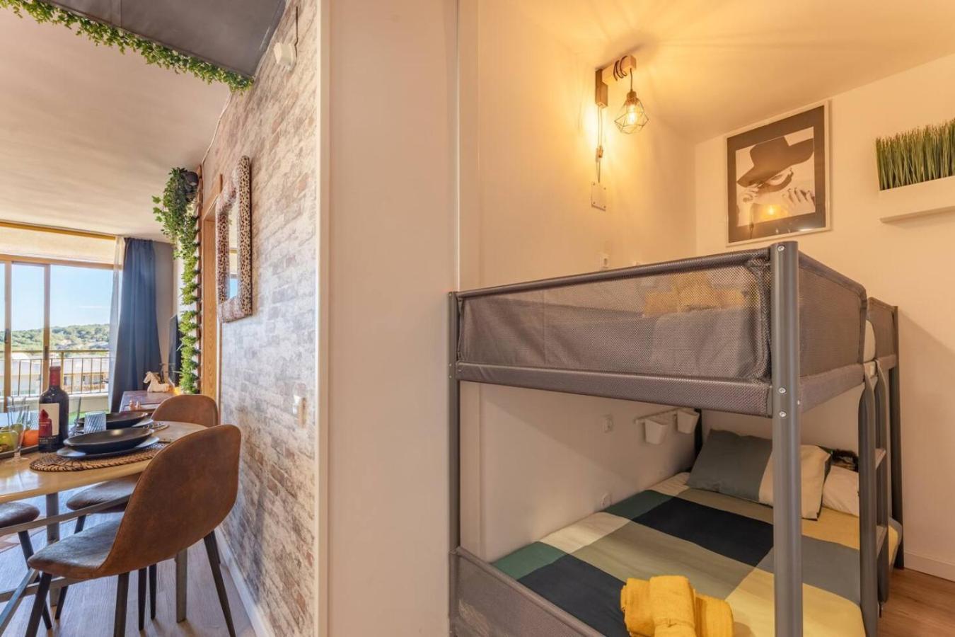 Apartment Industrial Loft At The
