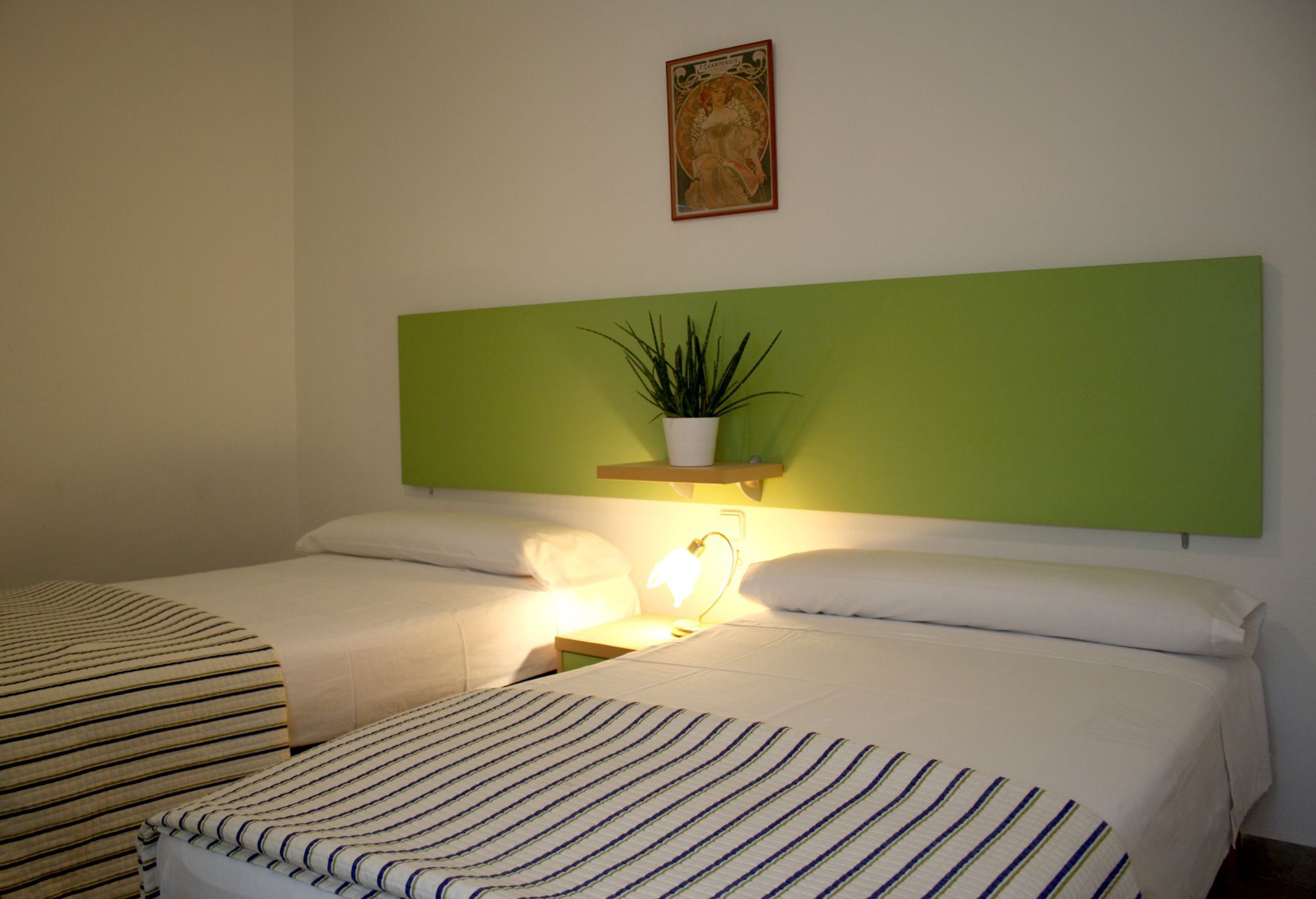 Appartement In A House - Sh06