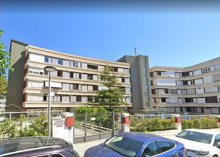 Salou, Piso De 3 Habitaciones Con Piscina.