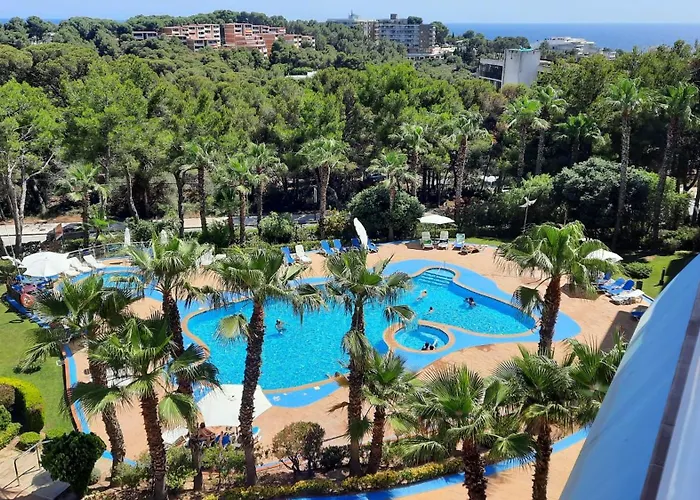 Enjoy The Swimming Pool And Relax In Cap Salou