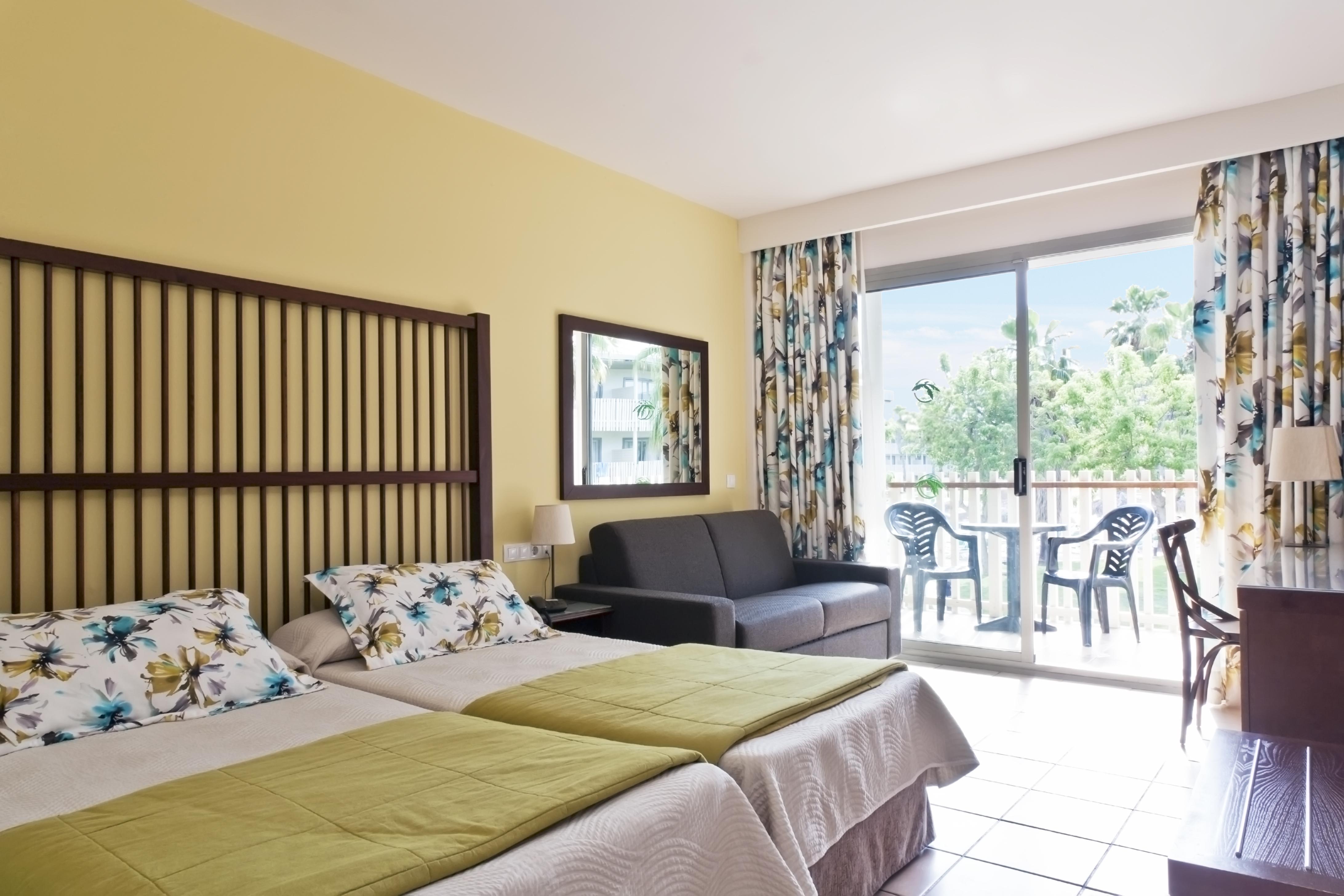 Hotel Portaventura Caribe: Unlimited Park Access & Ferrari Land Entry