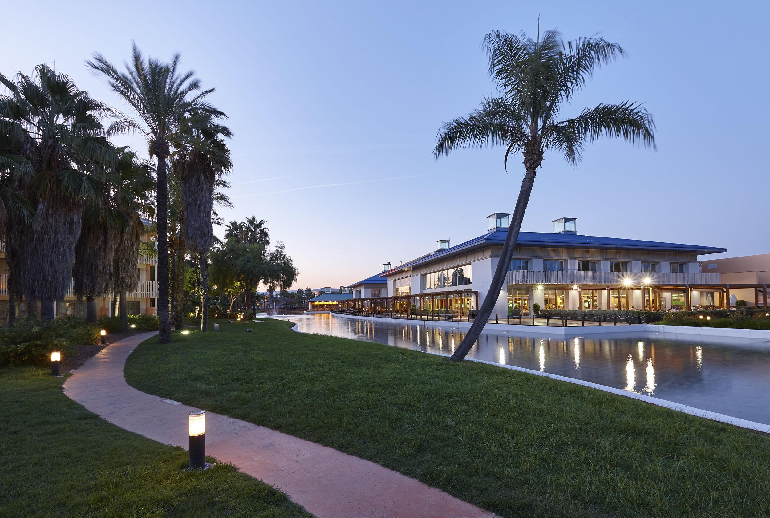 Hotel Portaventura Caribe: Unlimited Park Access & Ferrari Land Entry