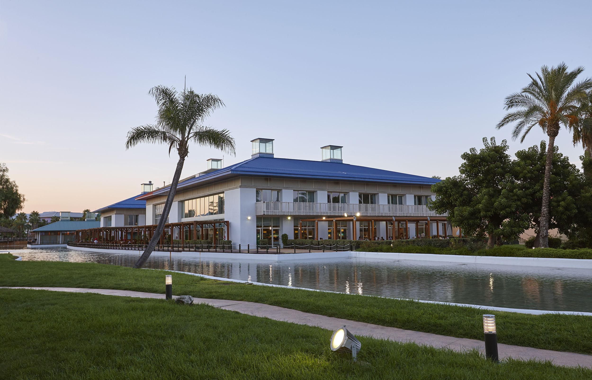 Hotel Portaventura Caribe: Unlimited Park Access & Ferrari Land Entry 4*