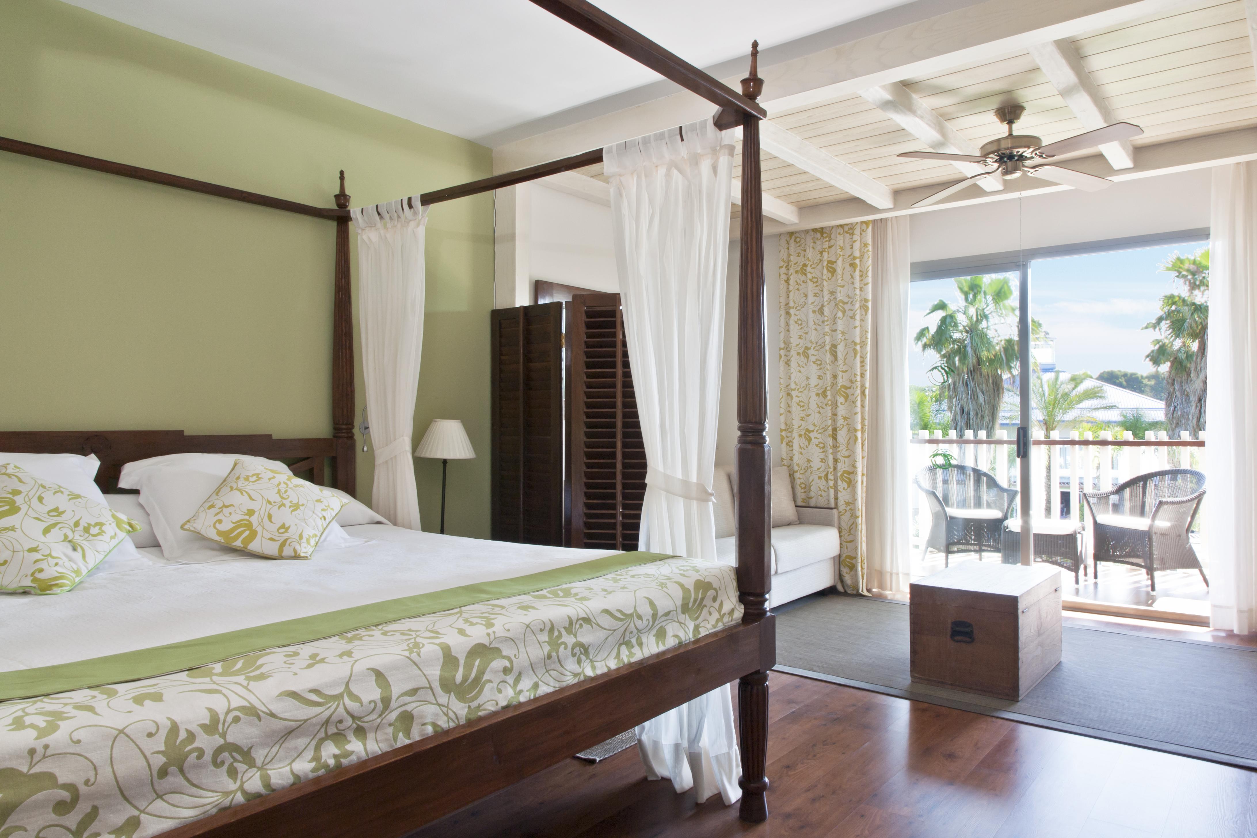 Hotel Portaventura Caribe: Unlimited Park Access & Ferrari Land Entry