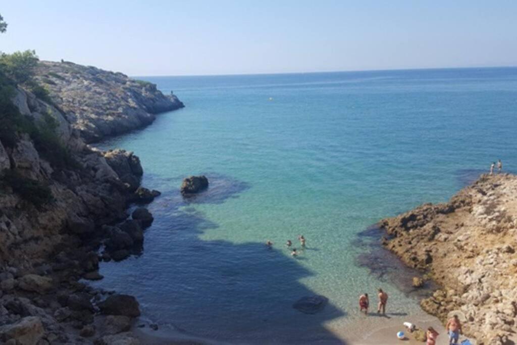 In Salou. Beach Relax Hutt-033474-91