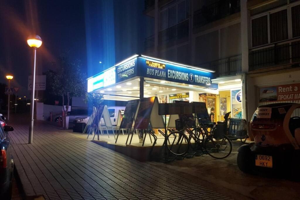 In Salou. Beach Relax Hutt-033474-91