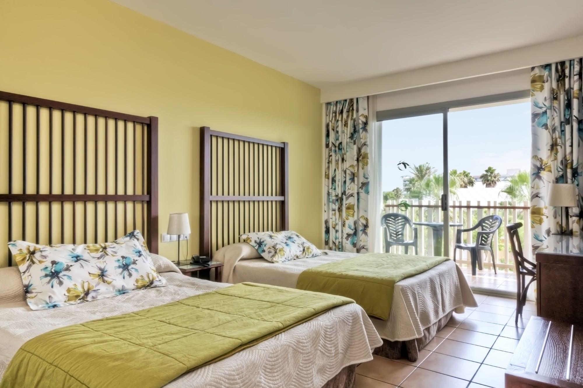 Hotel Portaventura Caribe: Unlimited Park Access & Ferrari Land Entry