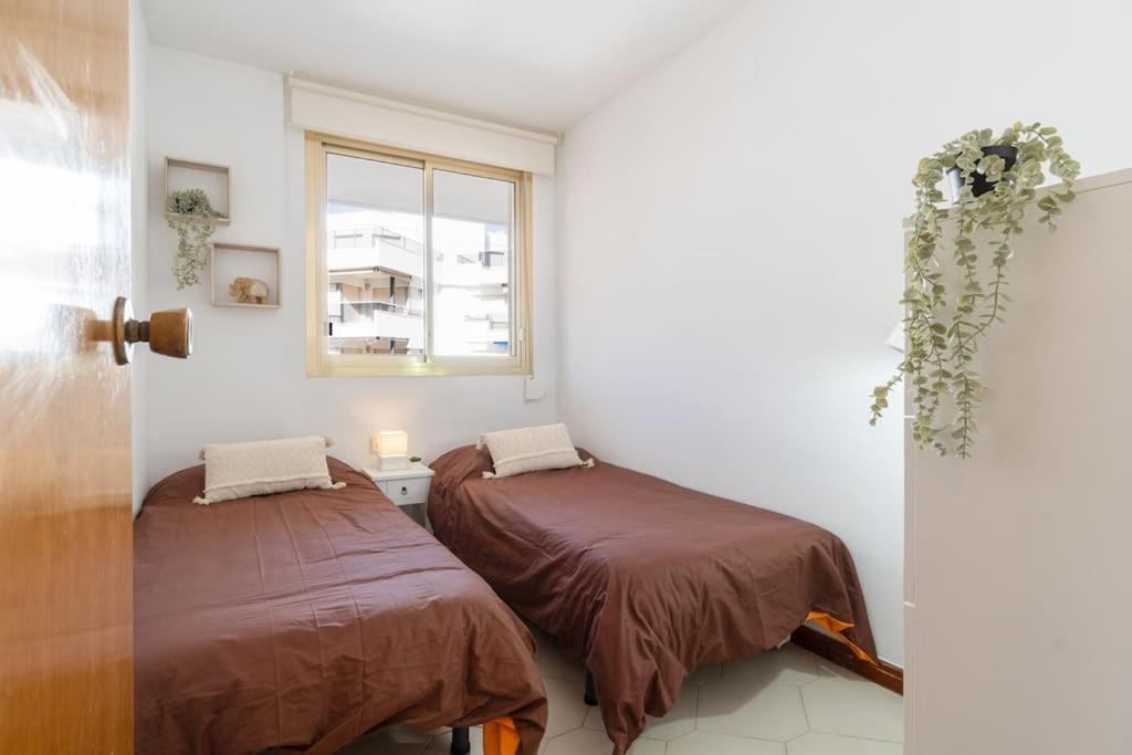 Apartment 50mbeach-2room-pool-wifi-bigterrace-portavntura-aa10
