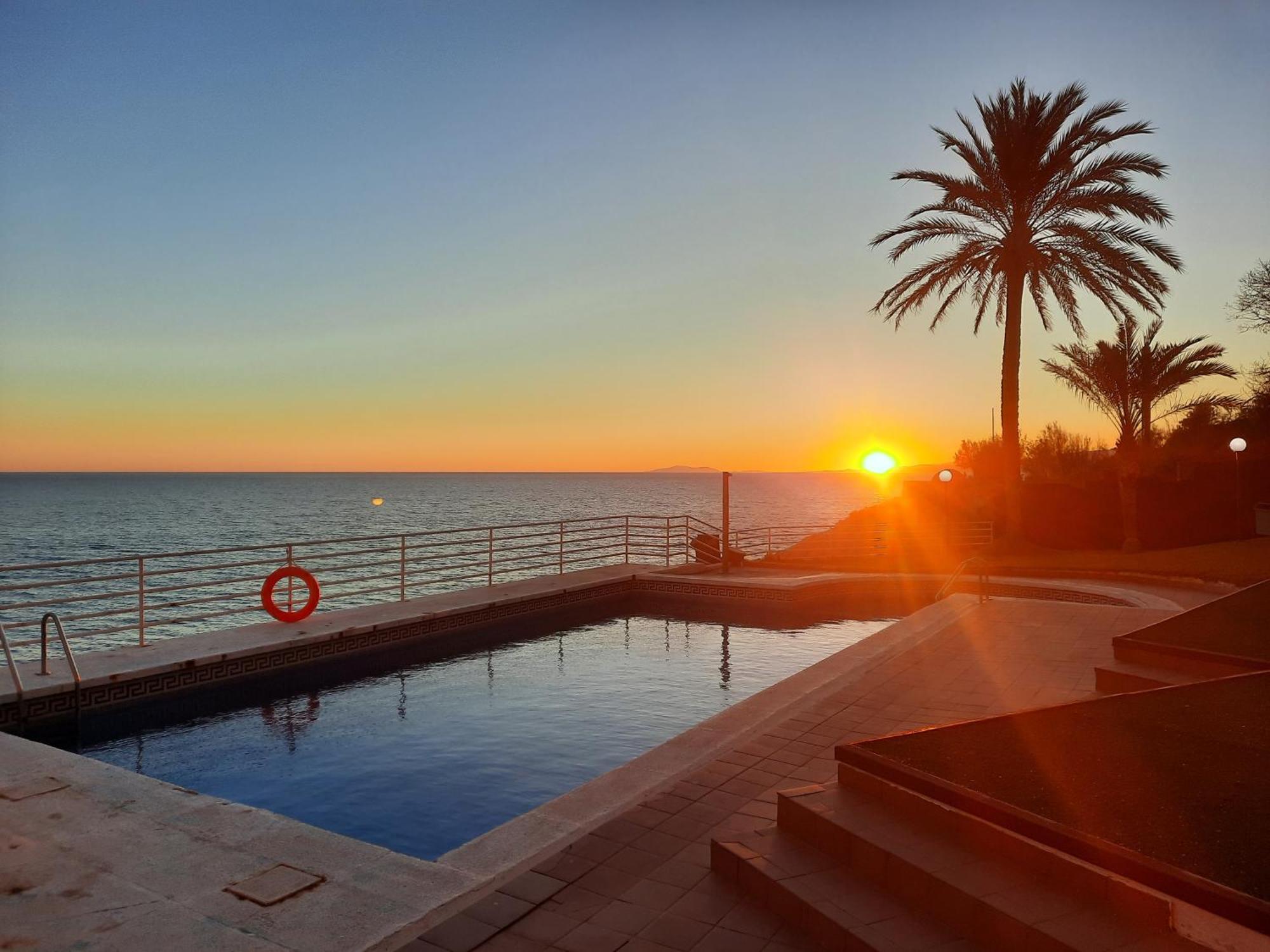 1a. Linea, Vistas Al Mar, Acceso Directo A Playa Y Piscina Apartamento Salou