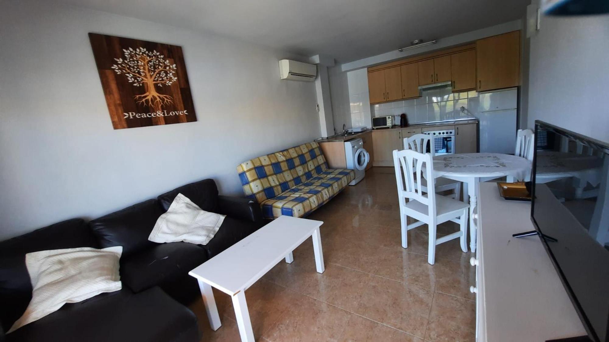 Enjoy The Swimming Pool And Relax In Cap Salou