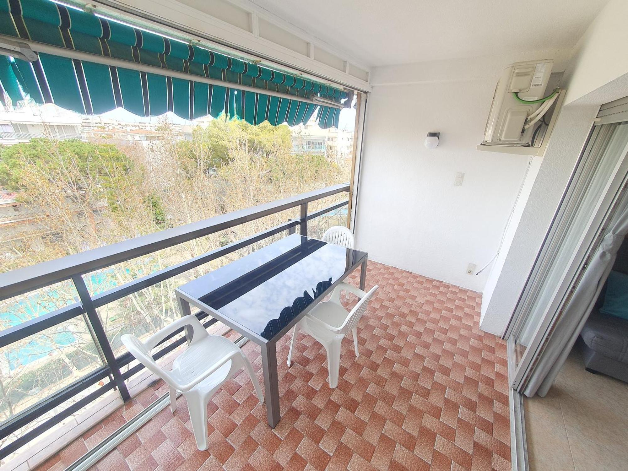 Apartamento Salou,carrer De París, Playa Centro. Piscina.