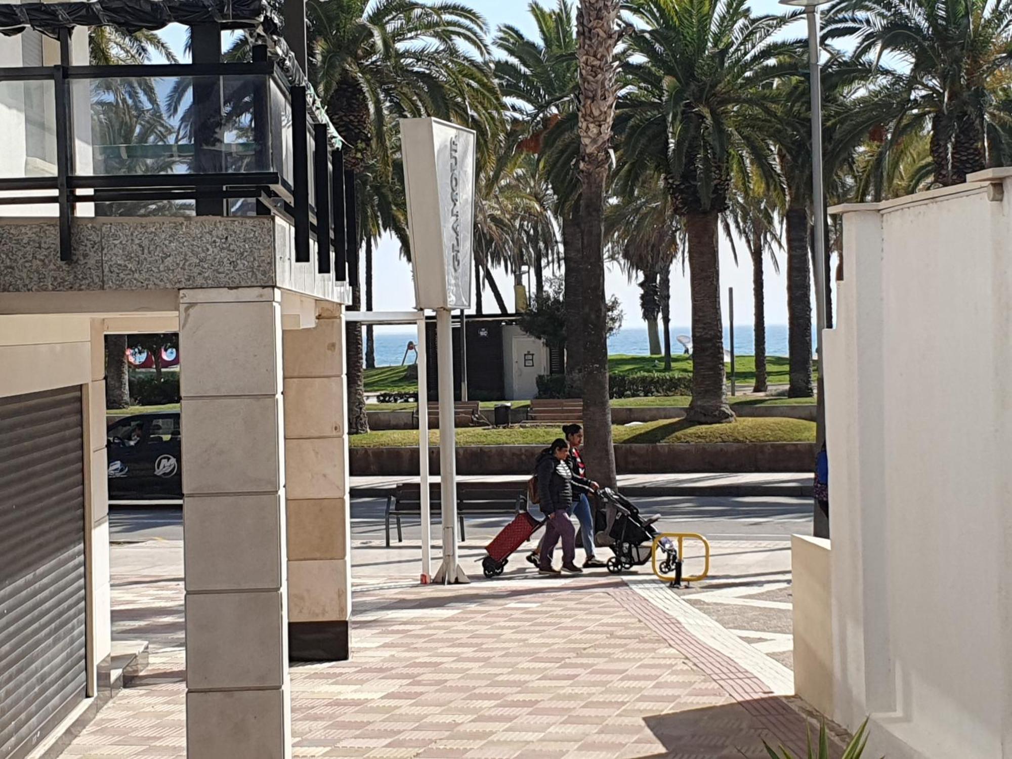 Apartamento Salou,carrer De París, Playa Centro. Piscina. *