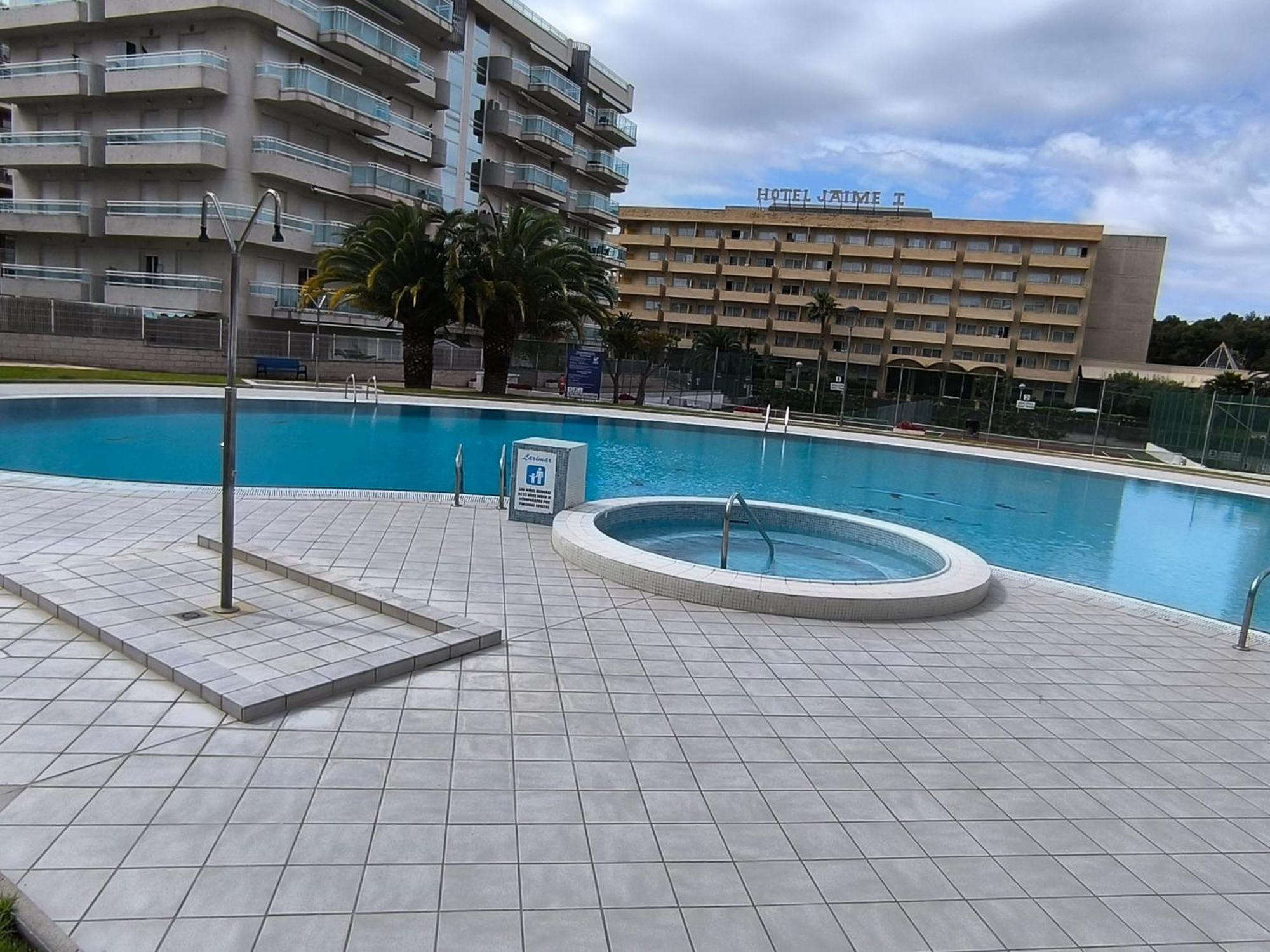 En El Centro De Salou, Playa , Padel , Tenis Y Piscina, Complejo Larimar Apartment *
