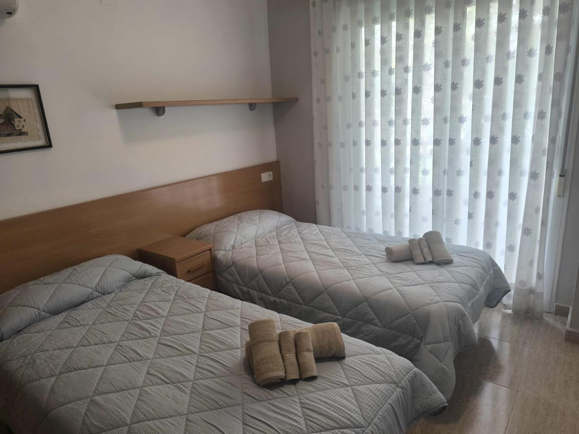 En El Centro De Salou, Playa , Padel , Tenis Y Piscina, Complejo Larimar Apartment
