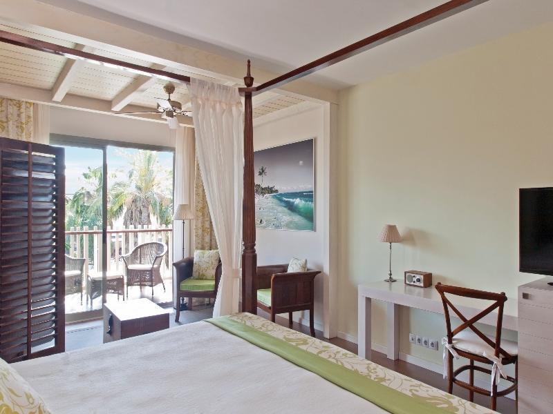 Hotel Portaventura Caribe: Unlimited Park Access & Ferrari Land Entry Salou