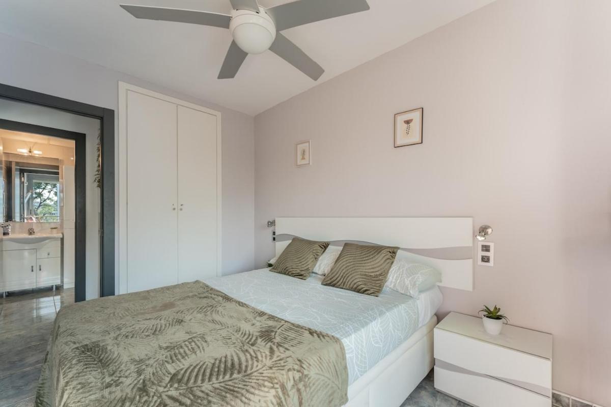Salou-modern-pool-5'playa-2room-portavntura-ac13
