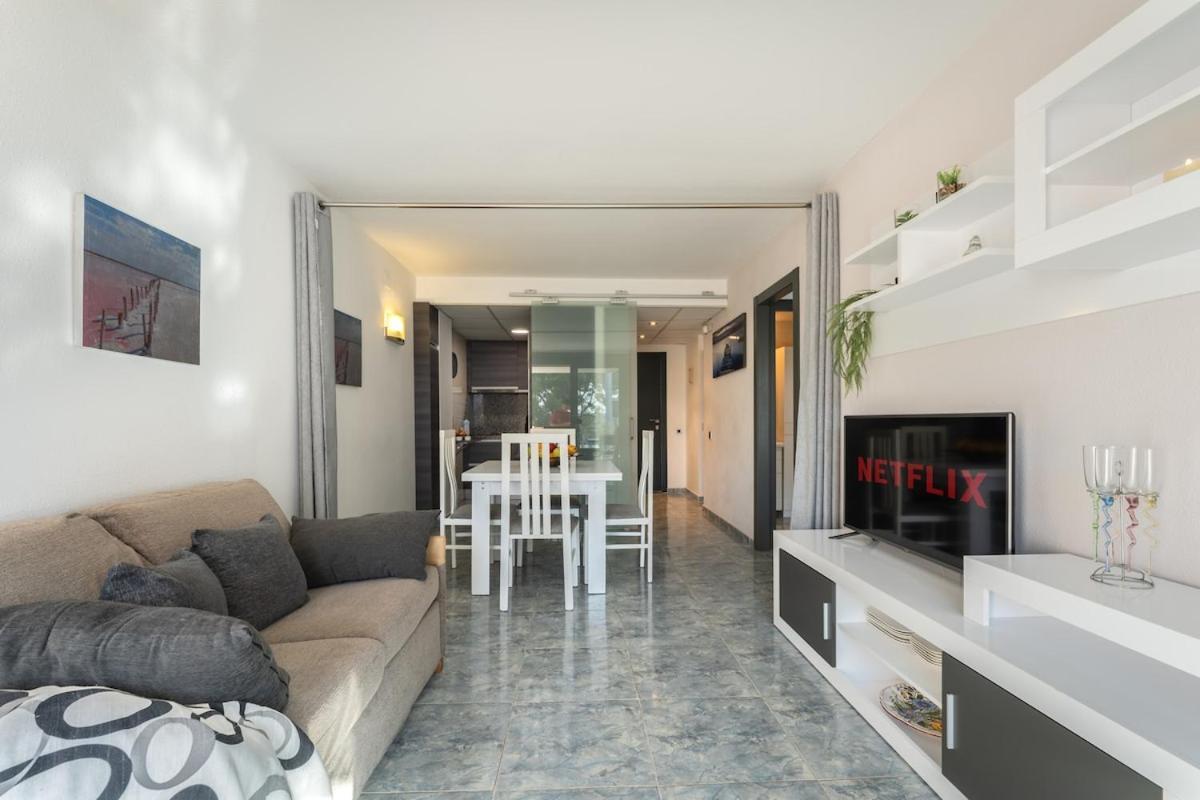 Salou-modern-pool-5'playa-2room-portavntura-ac13 *