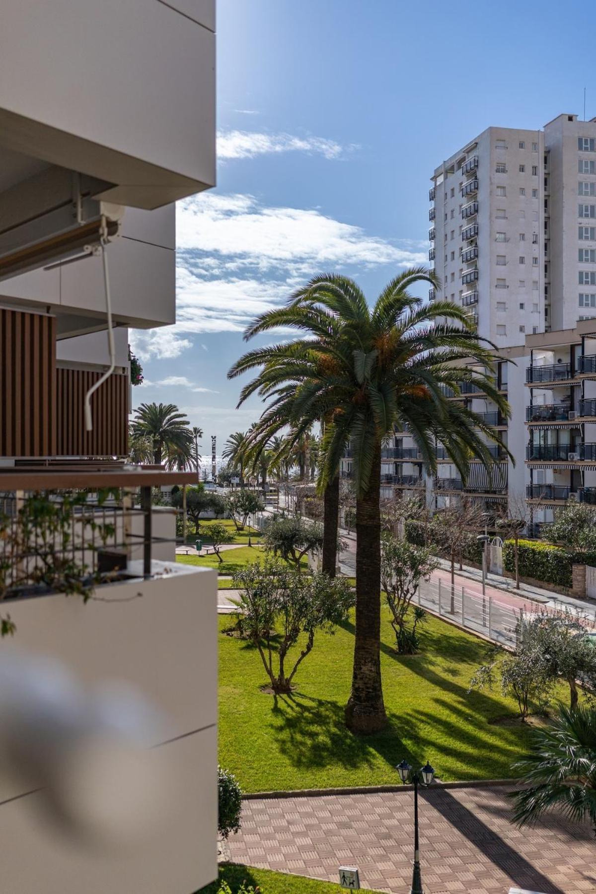 Seafront! Private Terrace - Ac & Wifi *