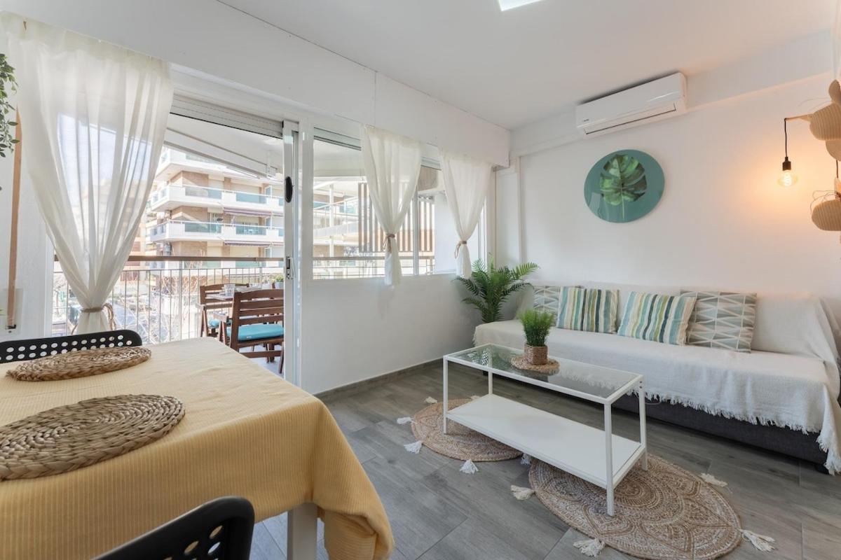 Apartment Seafront! Private Terrace - Ac & Wifi *