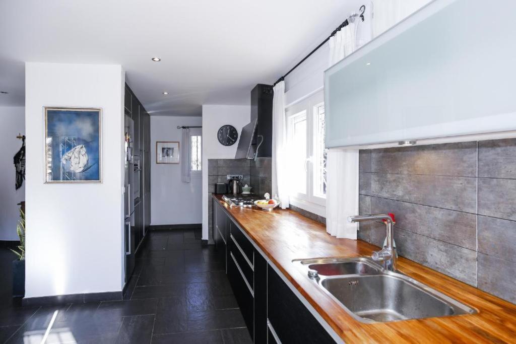 Villa Dea - Away From - Families Only