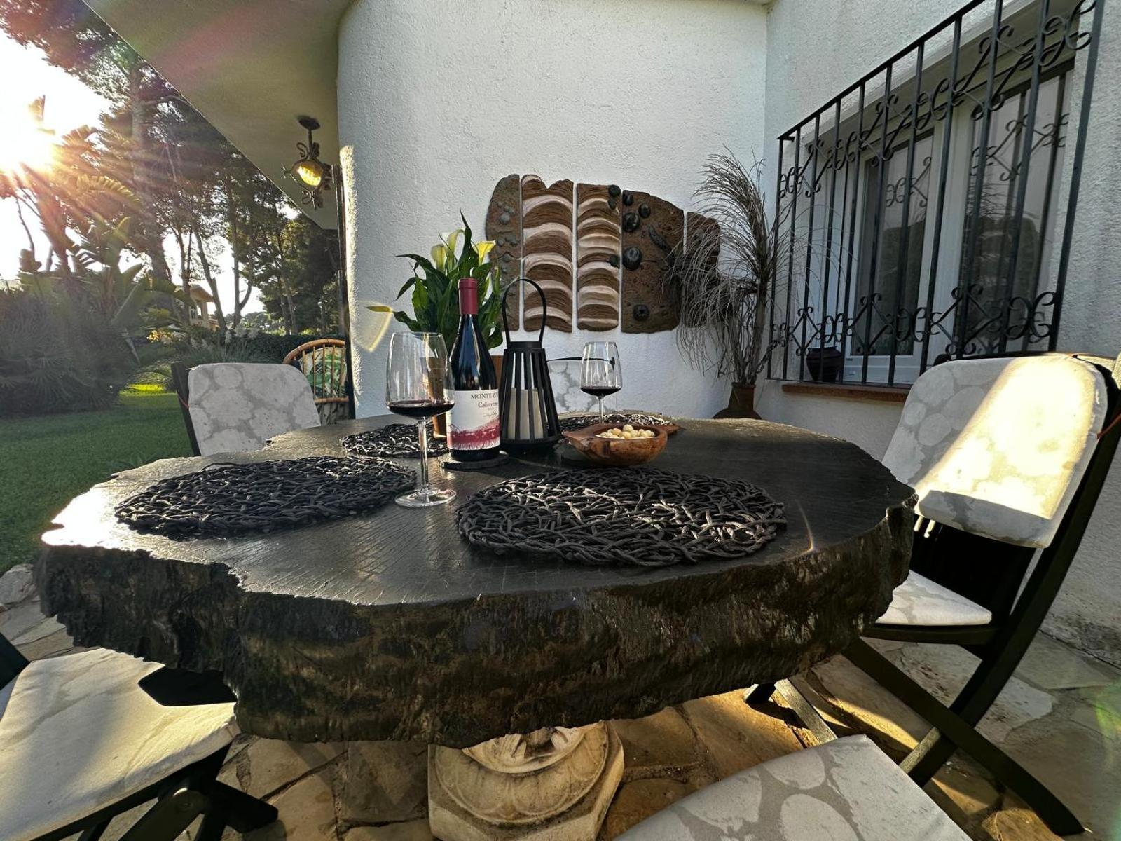 Villa Dea - Away From - Families Only *