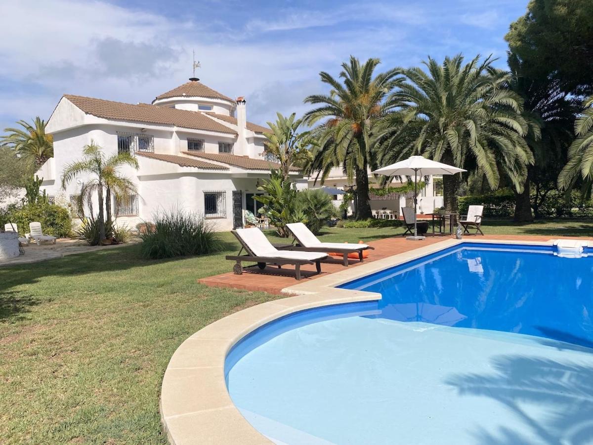 Dea - Away From - Families Only Villa *