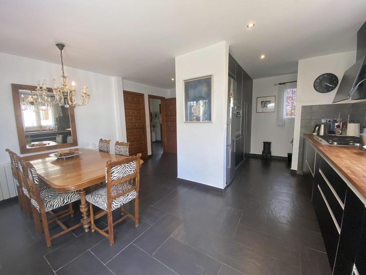 Villa Dea - Away From - Families Only