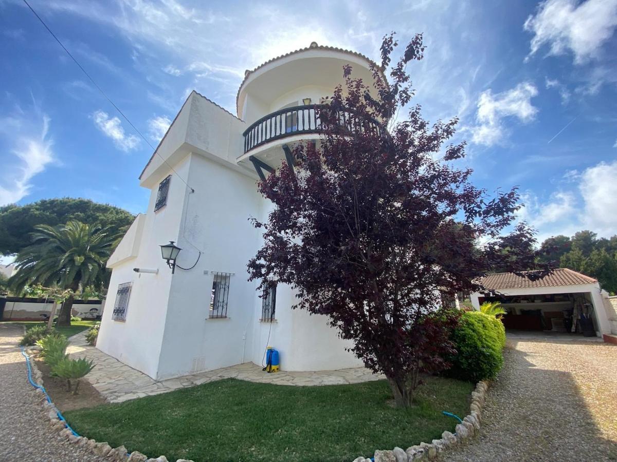 Villa Dea - Away From - Families Only *