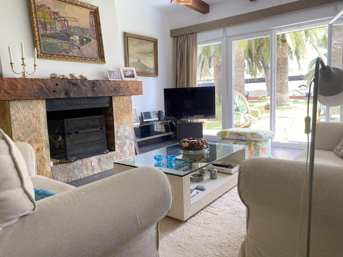 Villa Dea - Away From - Families Only