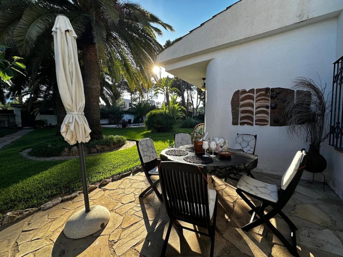 Villa Dea - Away From - Families Only *