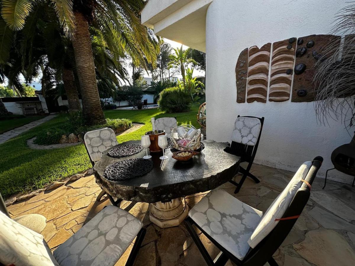 Villa Dea - Away From - Families Only *