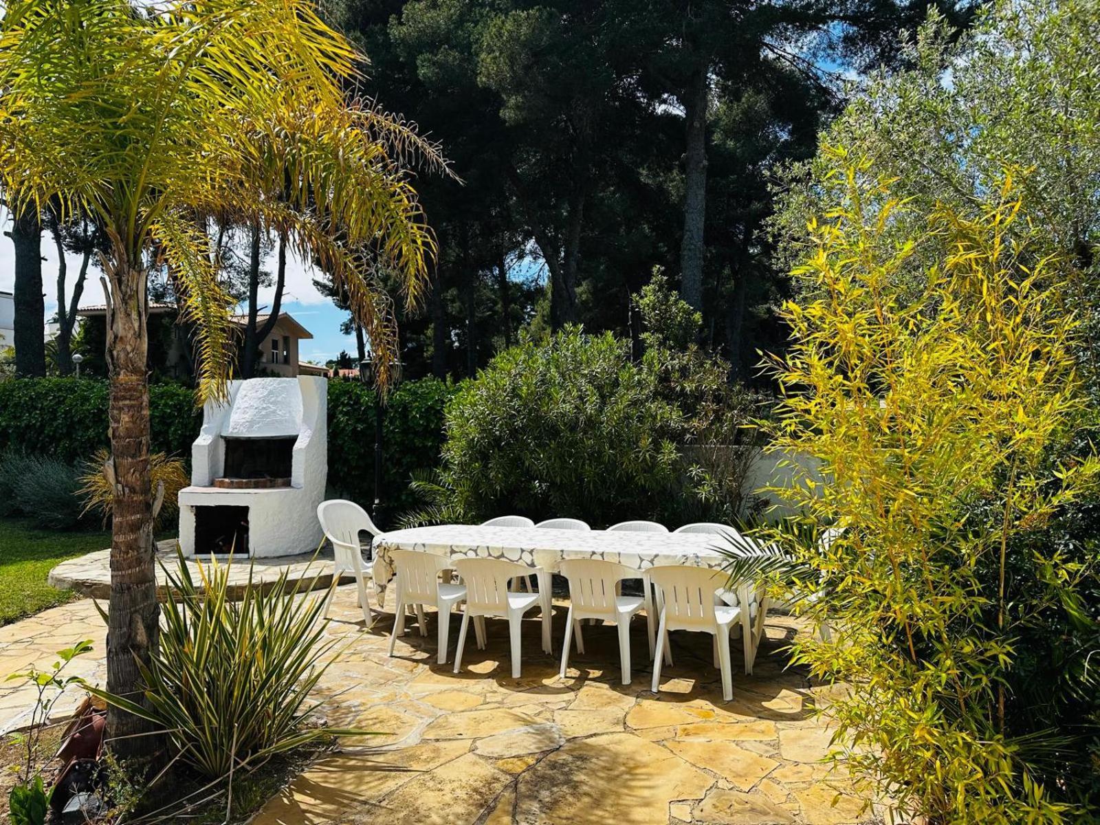 Villa Dea - Away From - Families Only