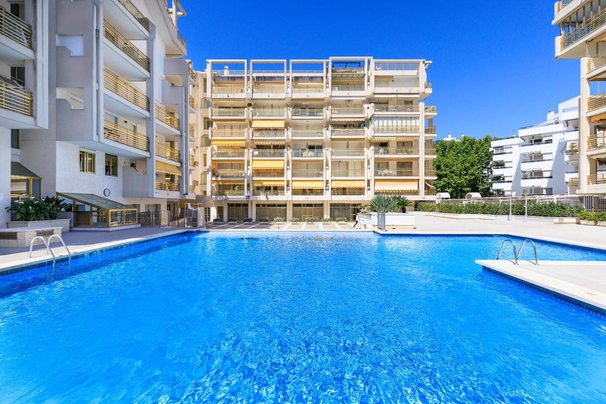 Prime Location Penthouse With Stunning Sea Views Appartement *