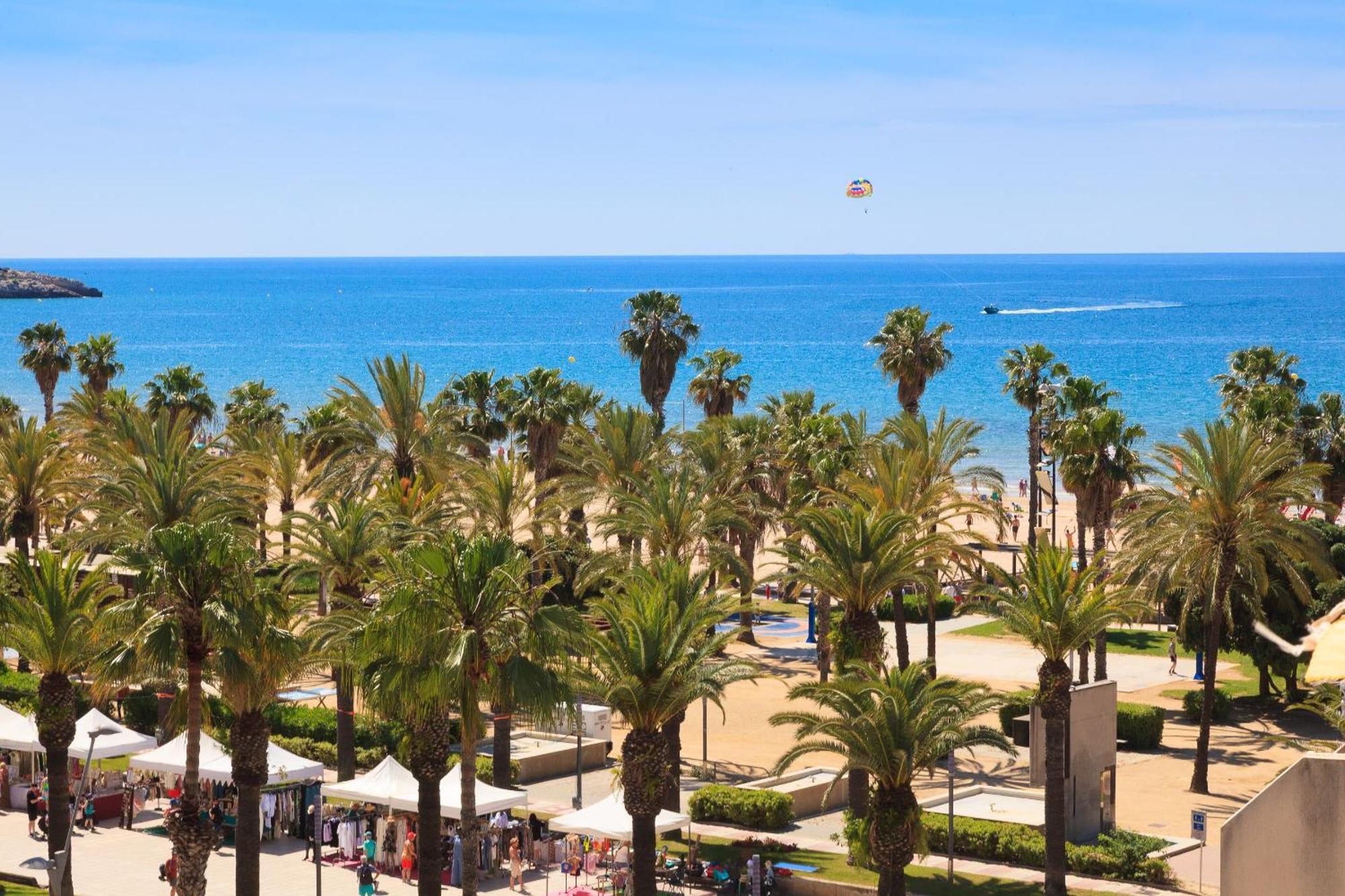 Prime Location Penthouse With Stunning Sea Views *