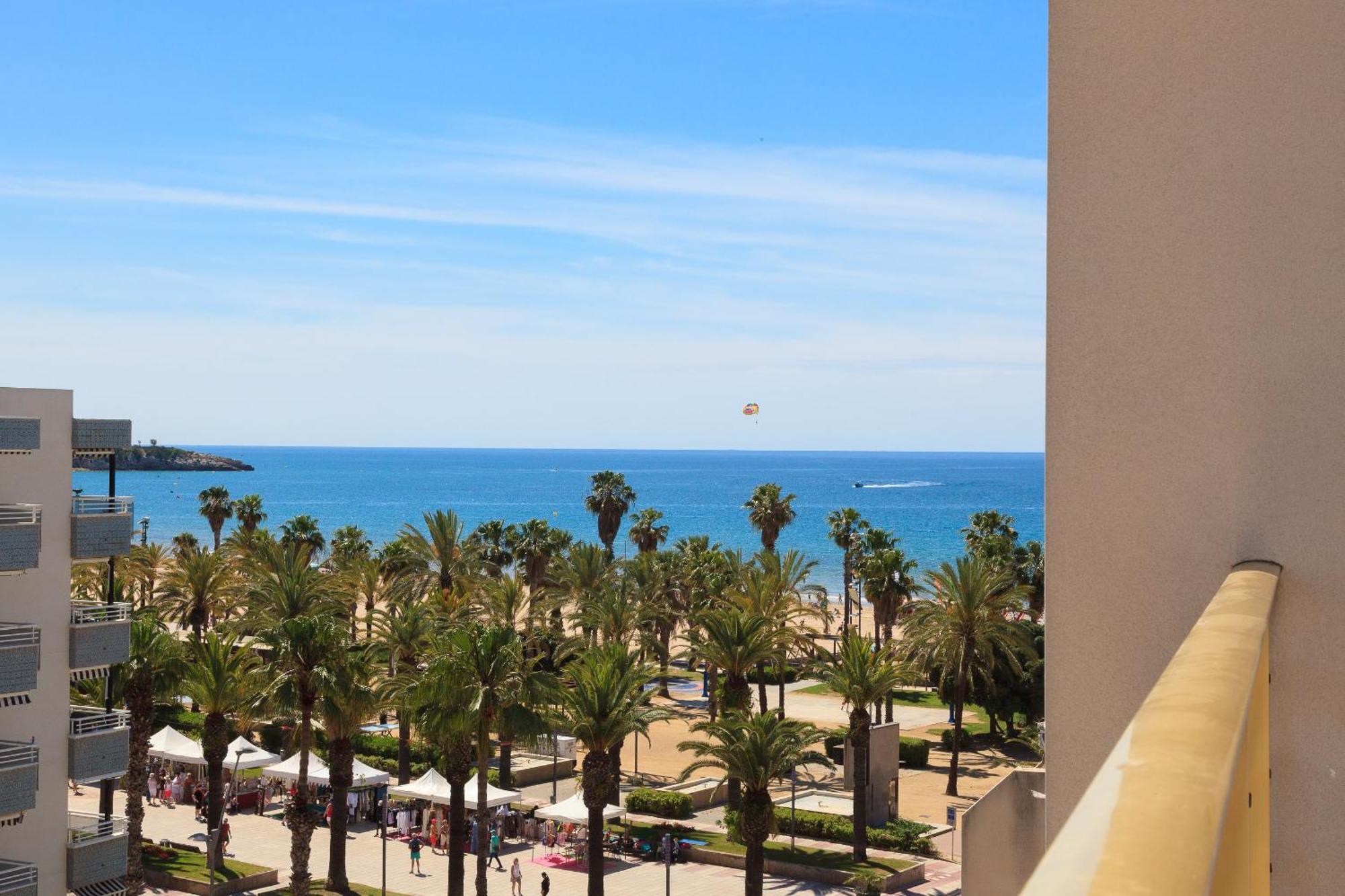 Prime Location Penthouse With Stunning Sea Views *