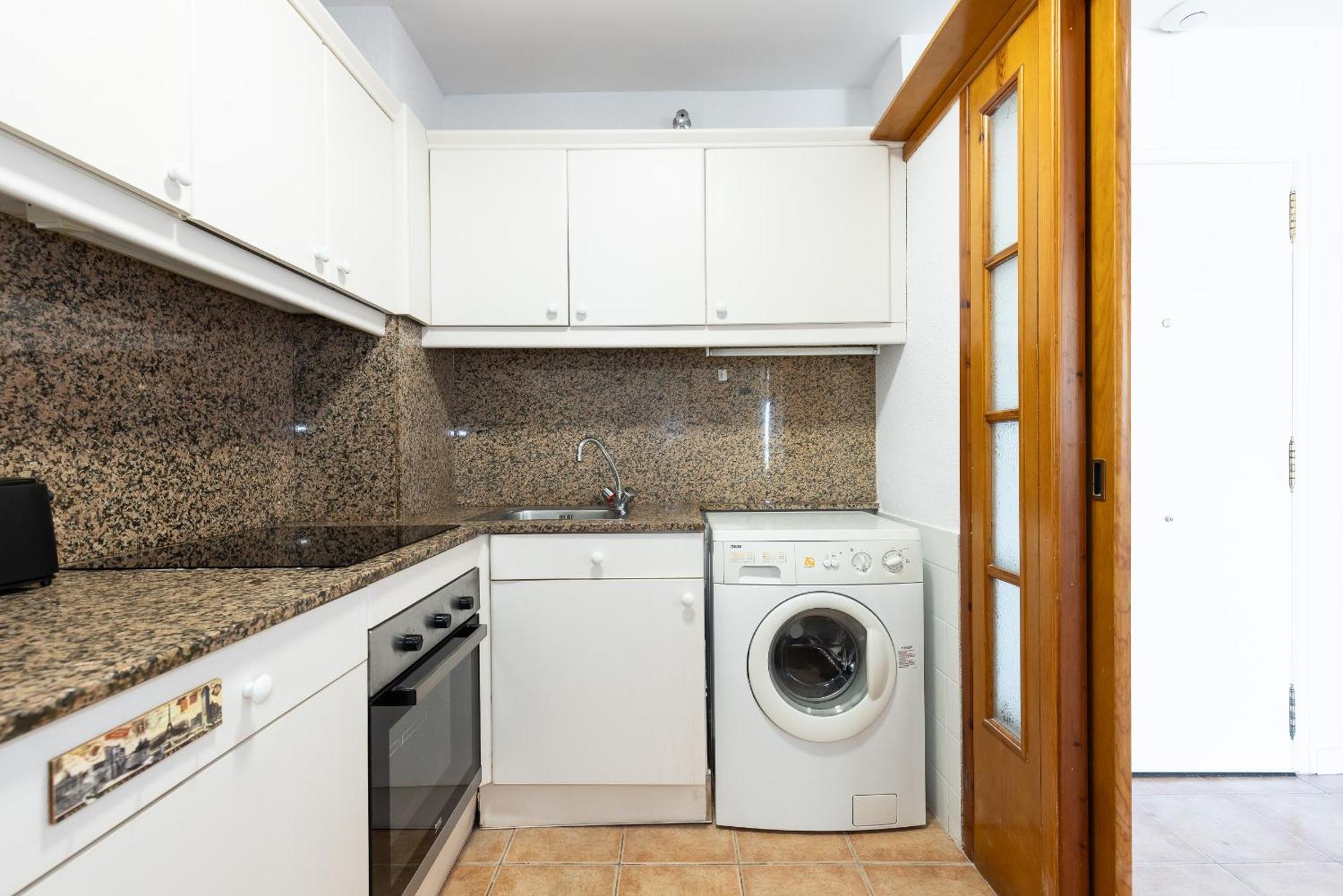 Prime Location Penthouse With Stunning Sea Views *