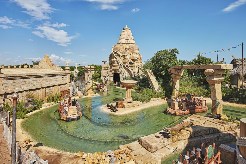 Portaventura Caribe: Unlimited Park Access & Ferrari Land Entry Hotel 4*