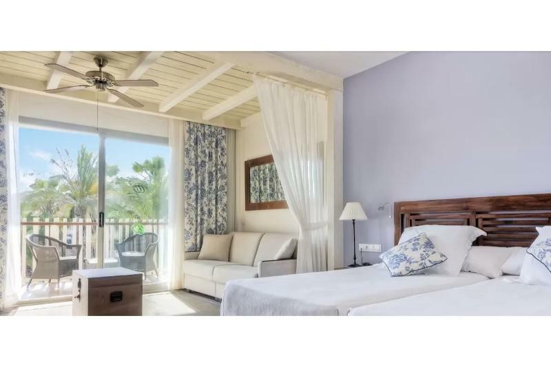 Portaventura Caribe: Unlimited Park Access & Ferrari Land Entry Hotel